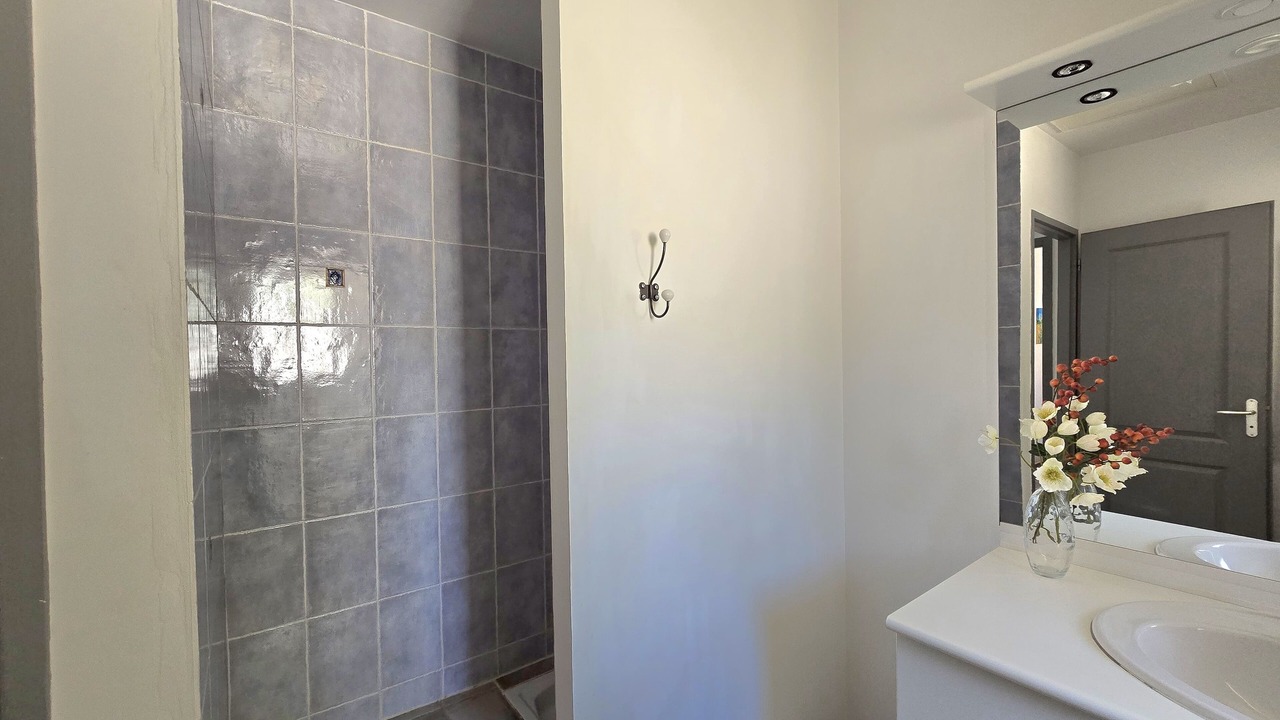 Photo of Bathroom in Entrechaux