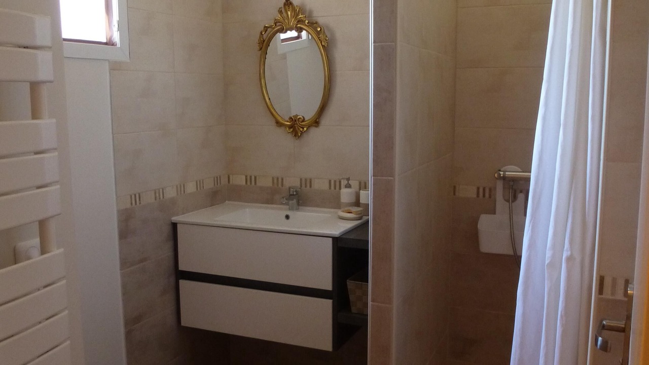 Photo of Bathroom in Lattes