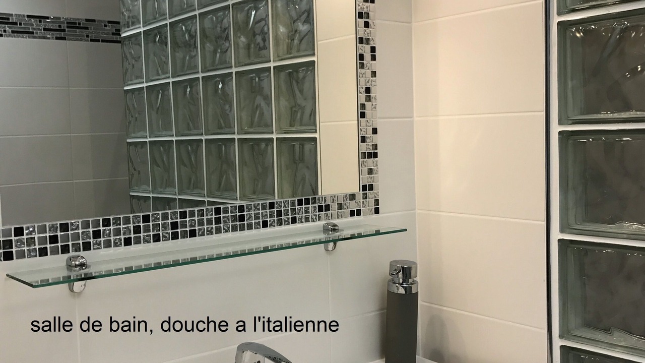 Photo of Bathroom in Port-Vendres