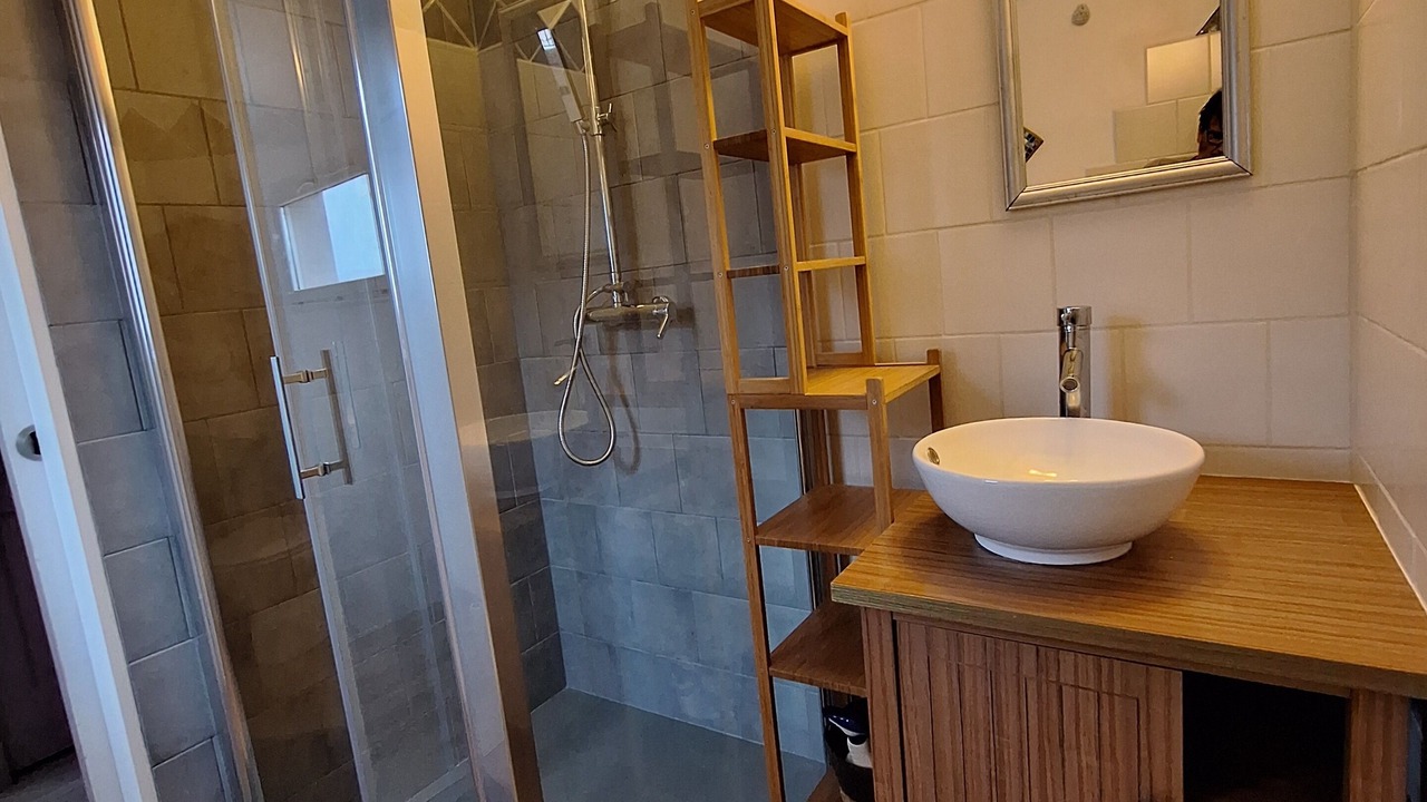 Photo of Bathroom in Saint Alban Auriolles