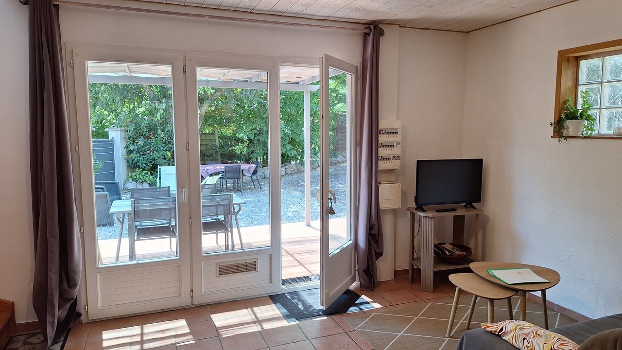 Photo of Livingroom in Saint Alban Auriolles