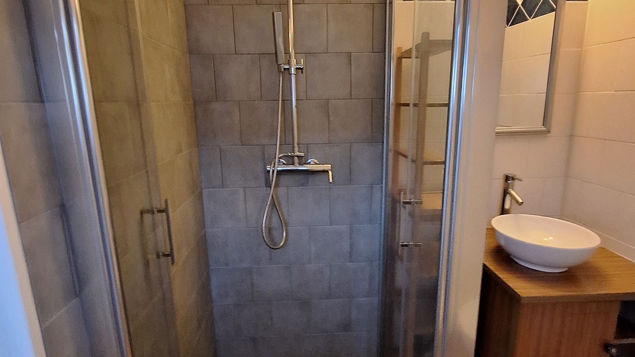 Photo of Bathroom in Saint Alban Auriolles