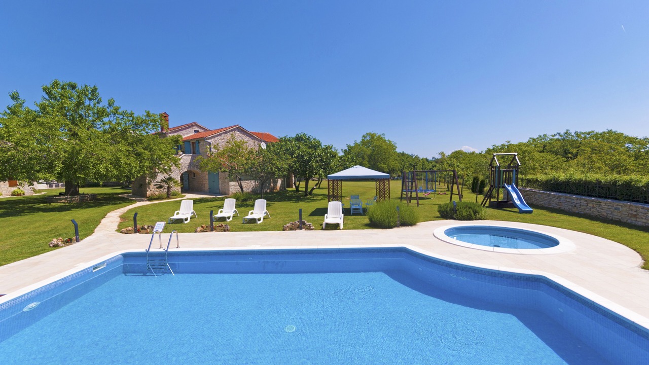 Photo of Outdoor in Foli