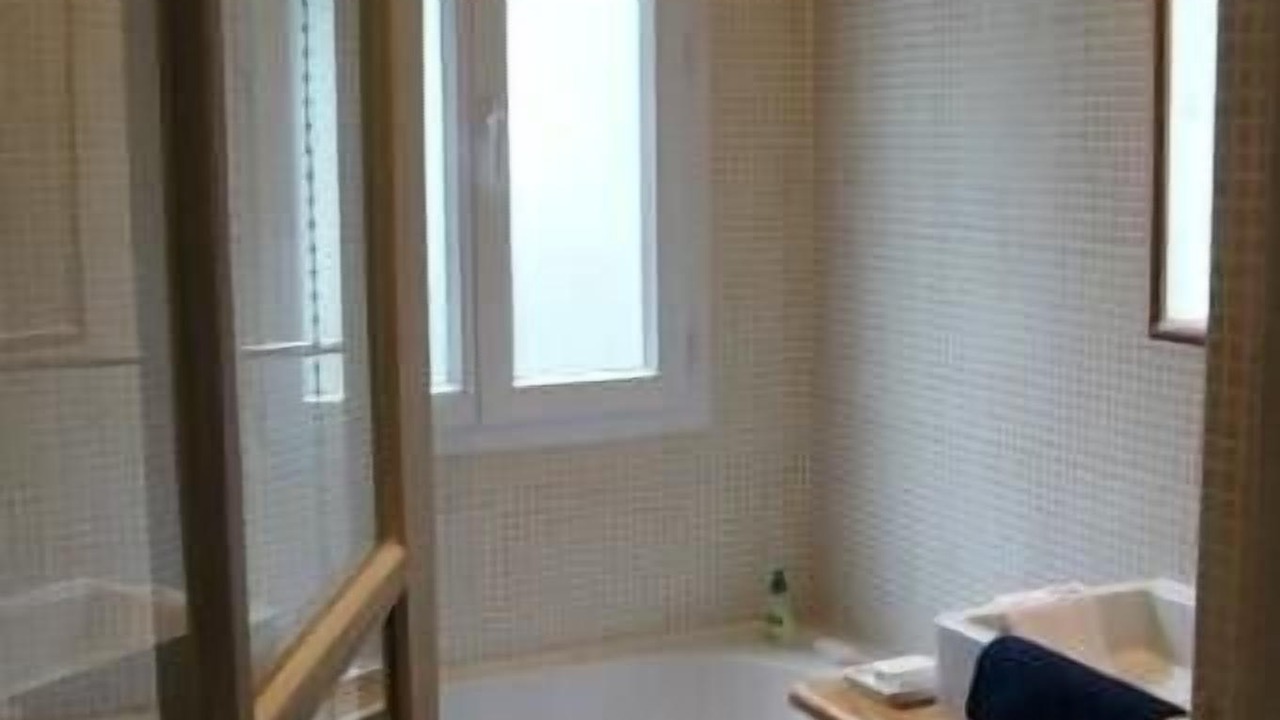 Photo of Bathroom in Quartier des Grandes-Carrieres