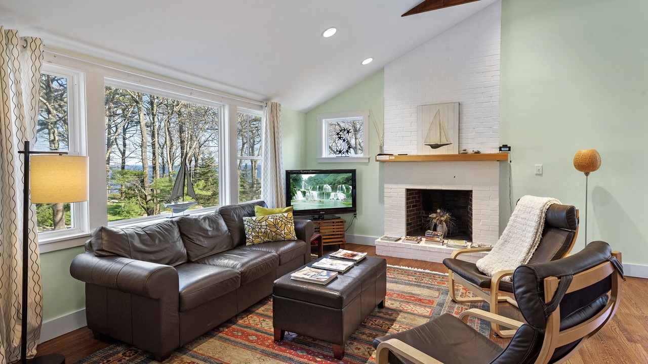 Photo of Livingroom in Gloucester