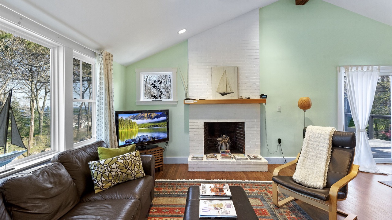 Photo of Livingroom in Gloucester