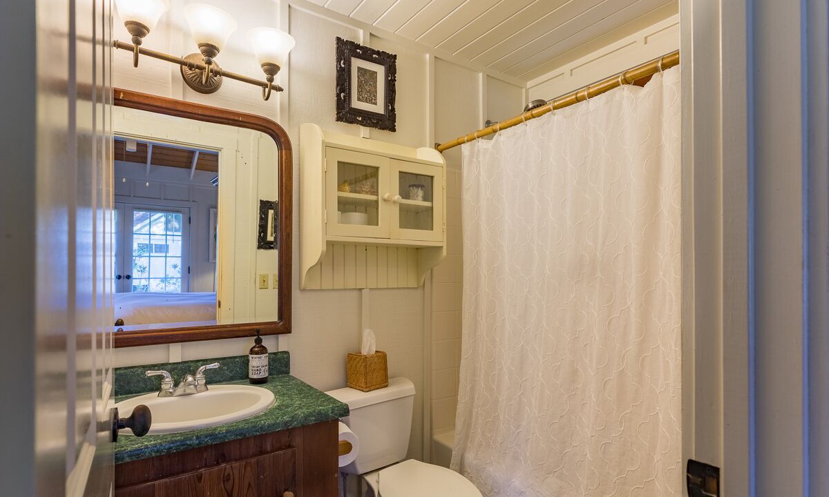 Photo of Bathroom in Kilauea