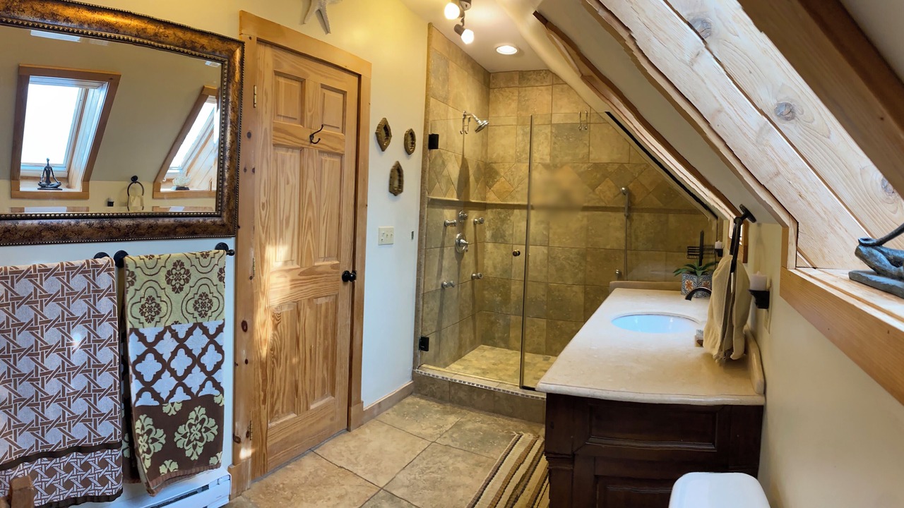 Photo of Bathroom in Ellenburg Depot