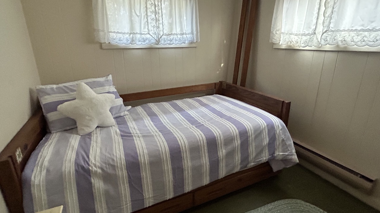 Photo of Bedroom in Town of Somerset