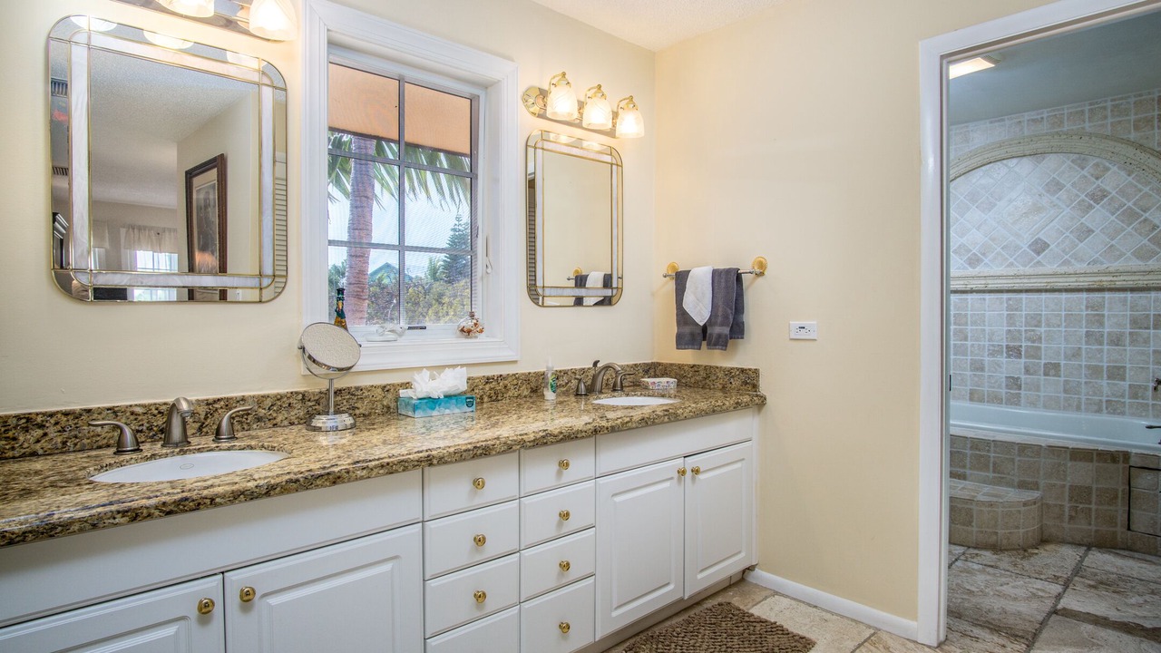 Photo of Bathroom in Marathon