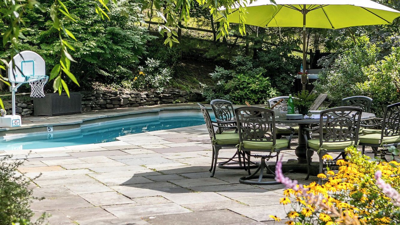 Photo of Outdoor in Lake Hill