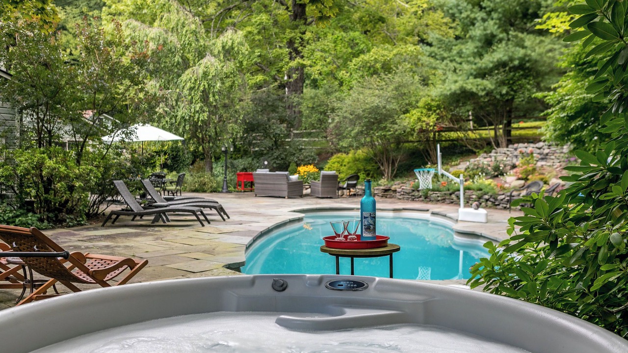 Photo of Outdoor in Lake Hill