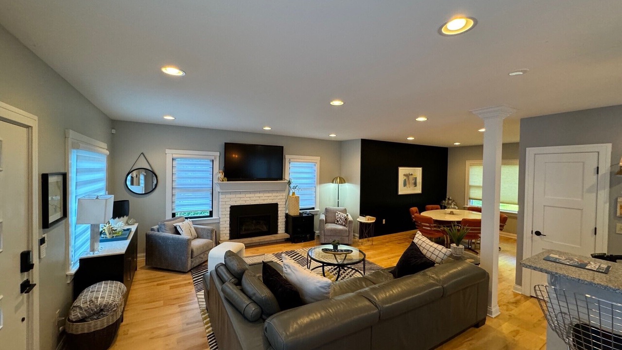 Photo of Livingroom in Williams Bay
