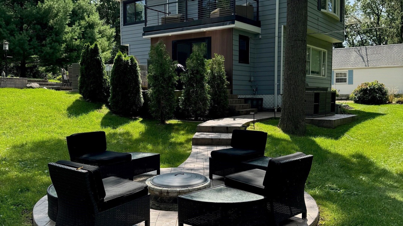 Photo of Patio Balcony in Williams Bay