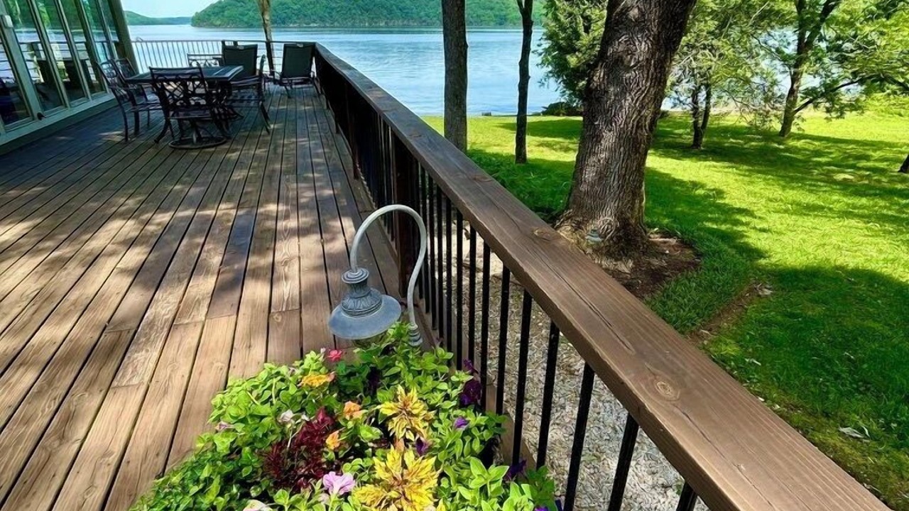 Photo of Patio Balcony in Byrdstown