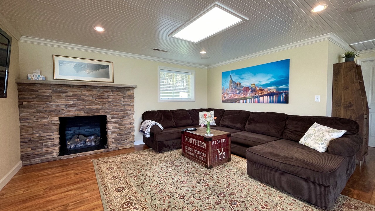 Photo of Livingroom in Byrdstown
