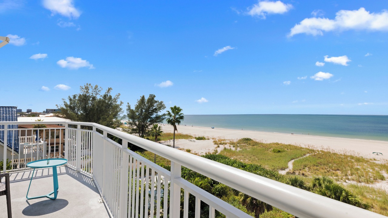 Photo of Patio Balcony in Treasure Island