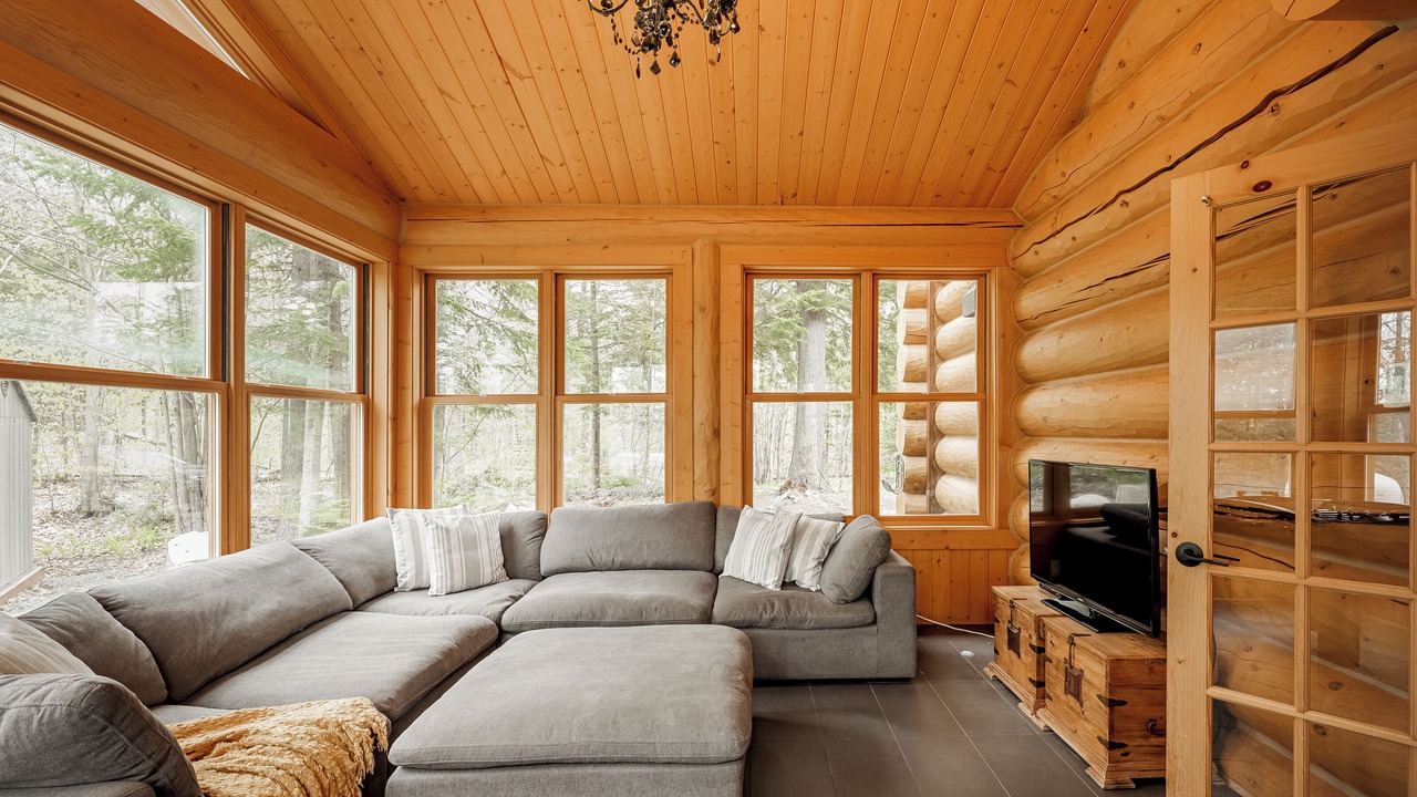 Photo of Livingroom in Fiddler Lake Resort
