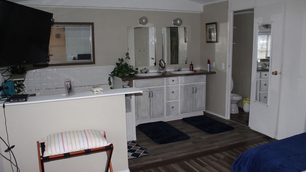 Photo of Bedroom in Kuttawa