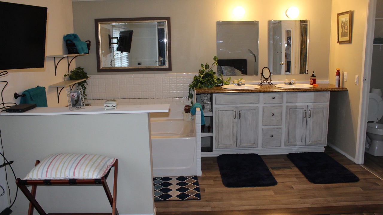 Photo of Bathroom in Kuttawa