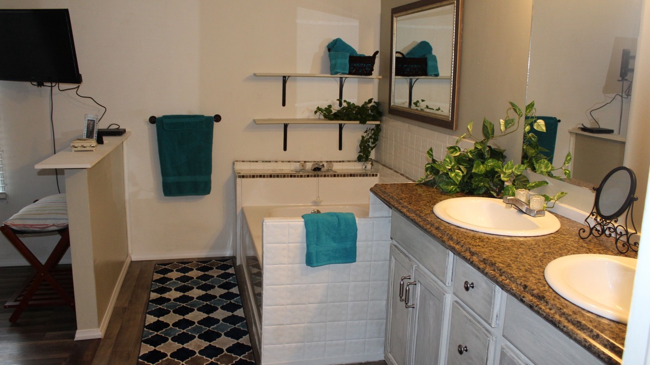 Photo of Bathroom in Kuttawa