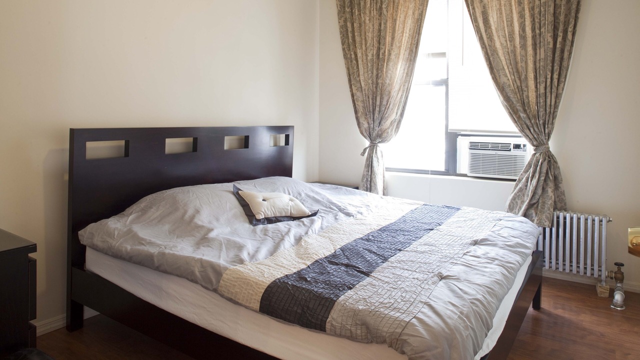 Photo of Bedroom in Brighton Beach