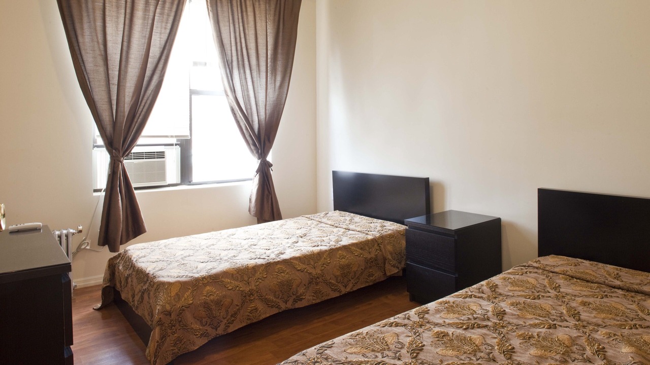 Photo of Bedroom in Brighton Beach