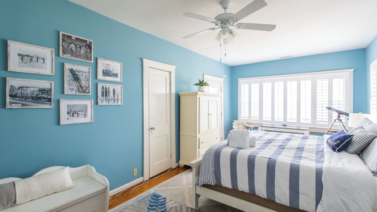 Photo of Bedroom in Willoughby Spit