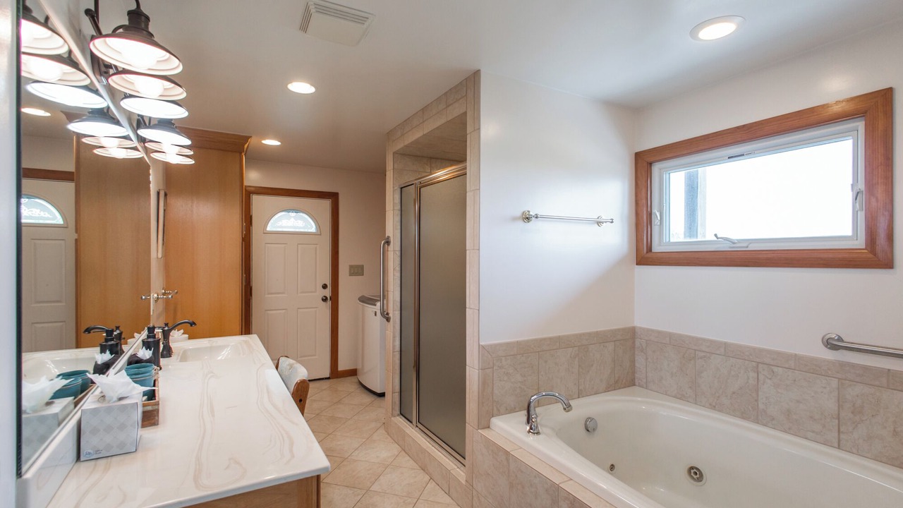 Photo of Bathroom in Willoughby Spit