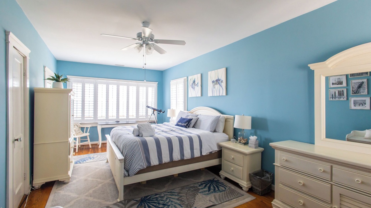 Photo of Bedroom in Willoughby Spit