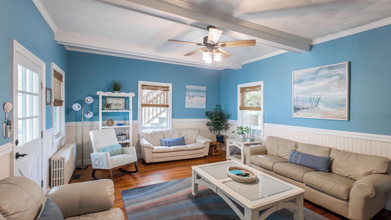 Photo of Livingroom in Willoughby Spit