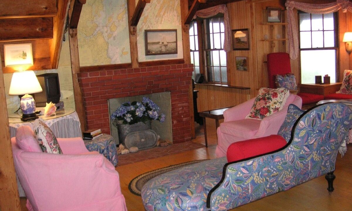 Photo of Livingroom in Bailey Island