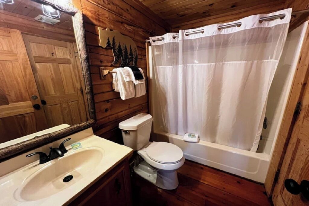 Photo of Bathroom in Pine Mountain