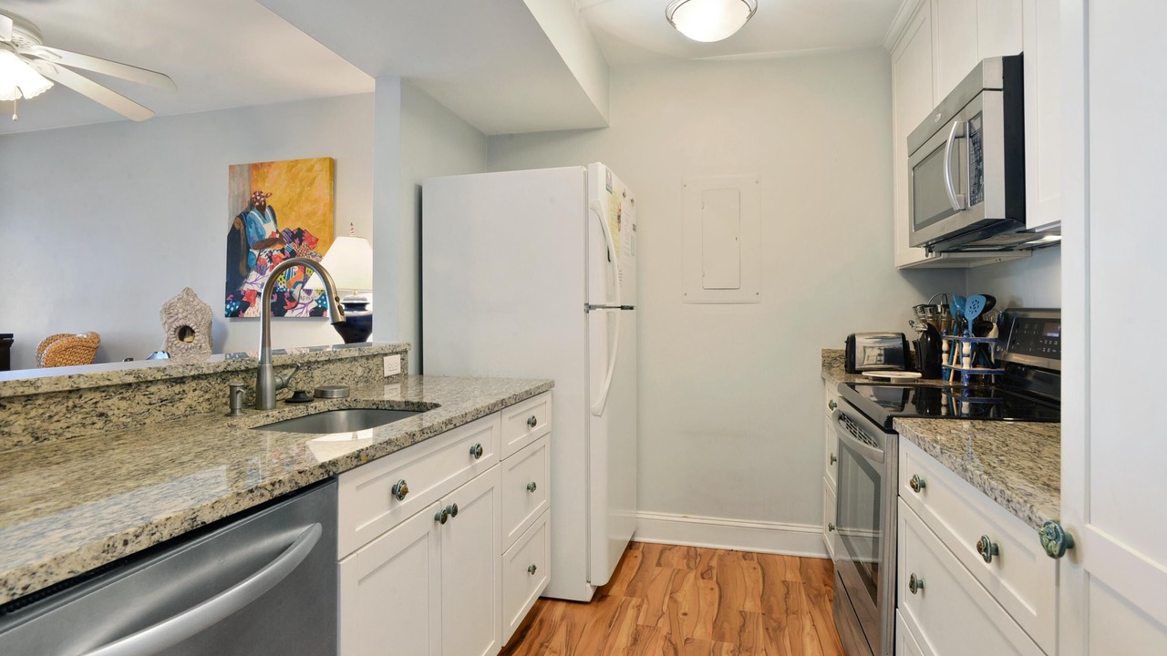 Photo of Kitchen in Oceanmarsh Subdivision