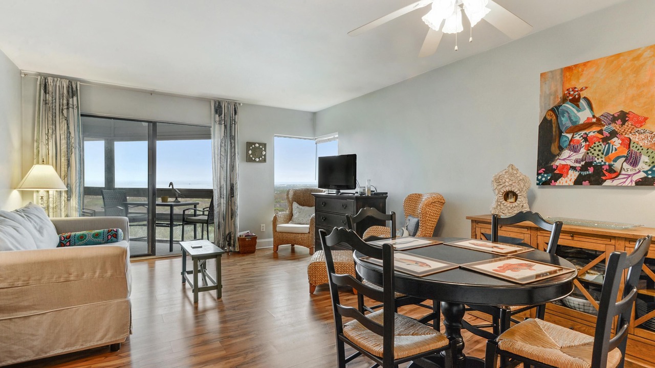Photo of Livingroom in Oceanmarsh Subdivision