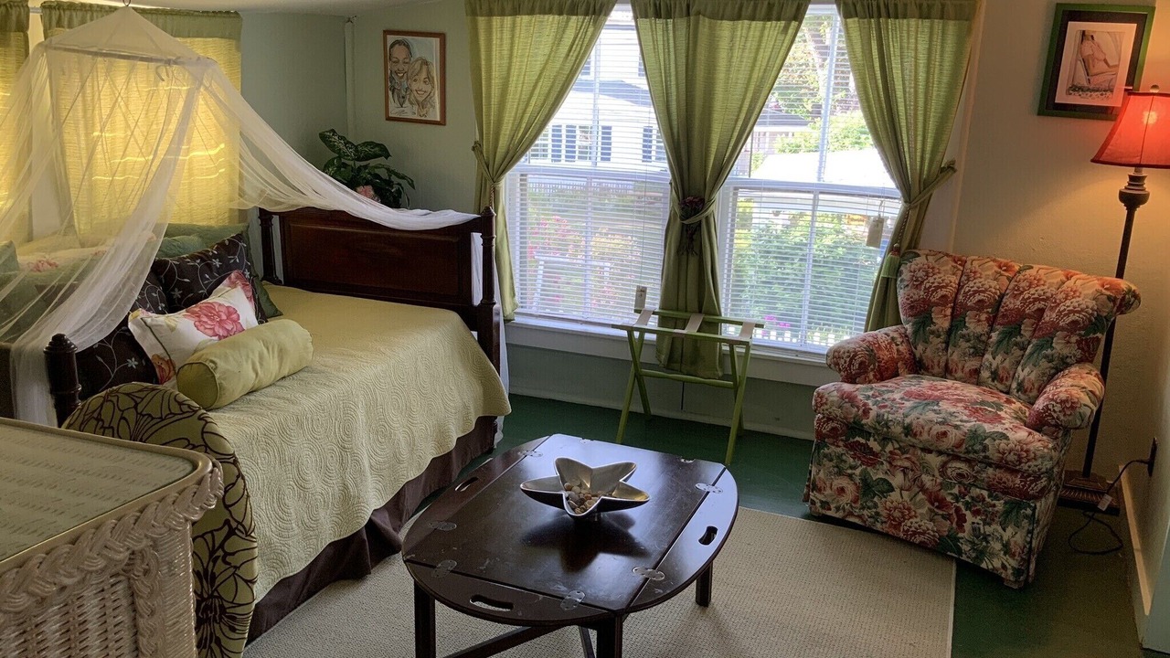 Photo of Livingroom in Circuit Avenue