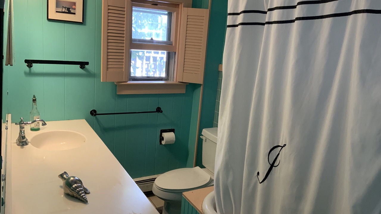 Photo of Bathroom in Circuit Avenue