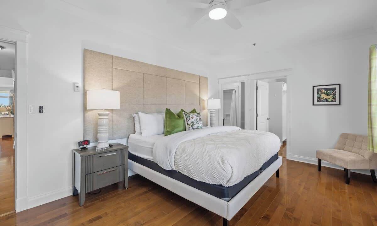 Photo of Bedroom in Queens Square