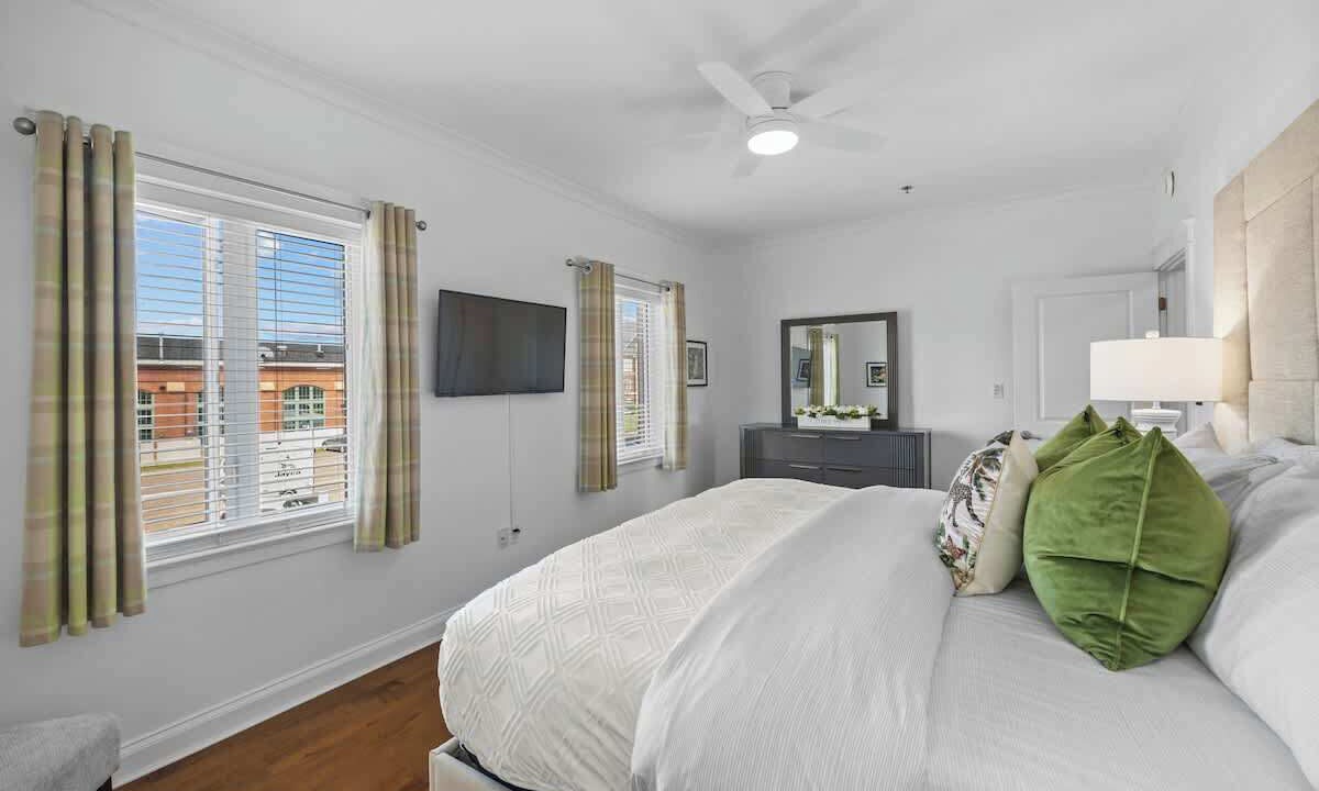 Photo of Bedroom in Queens Square