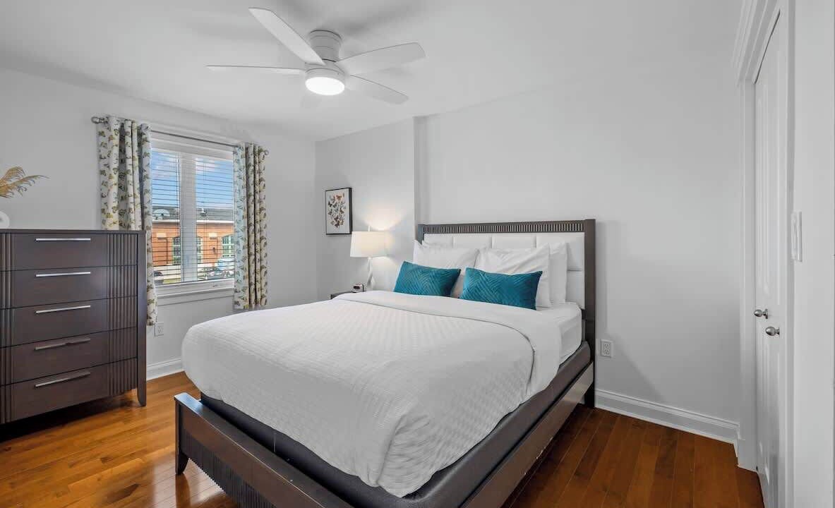 Photo of Bedroom in Queens Square