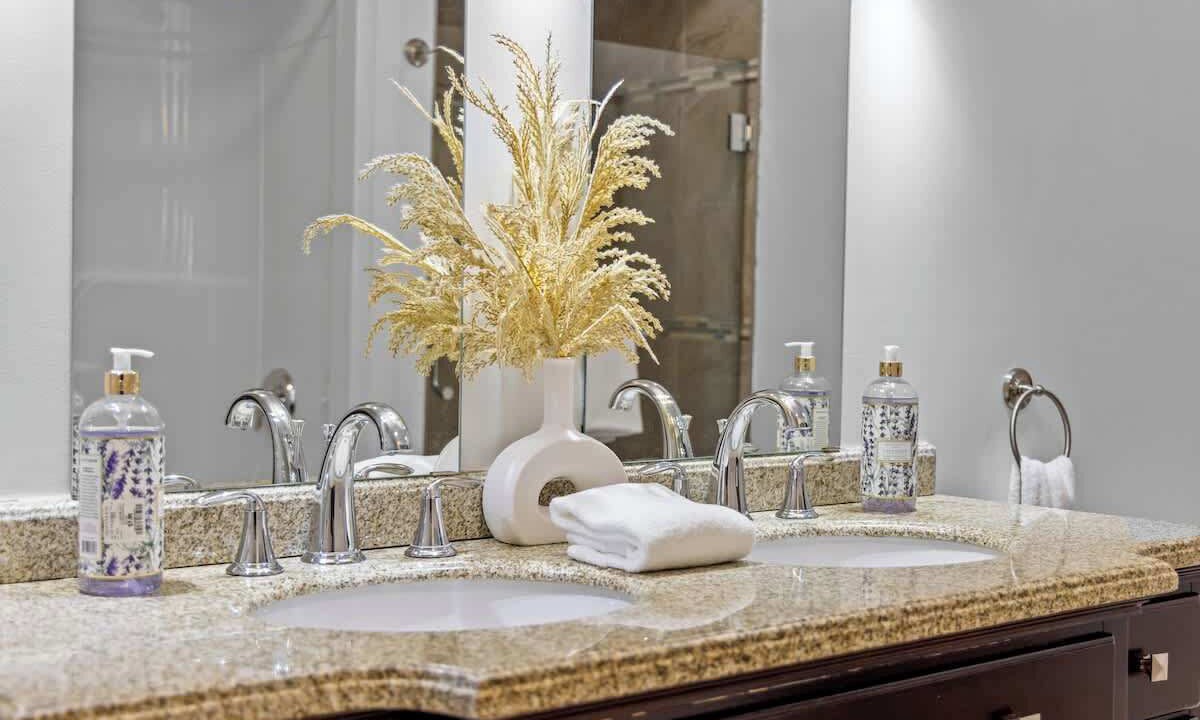 Photo of Bathroom in Queens Square