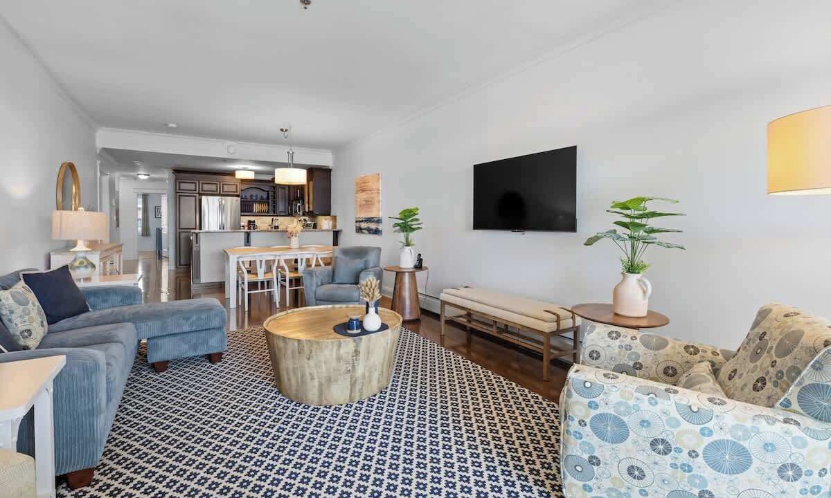 Photo of Livingroom in Queens Square