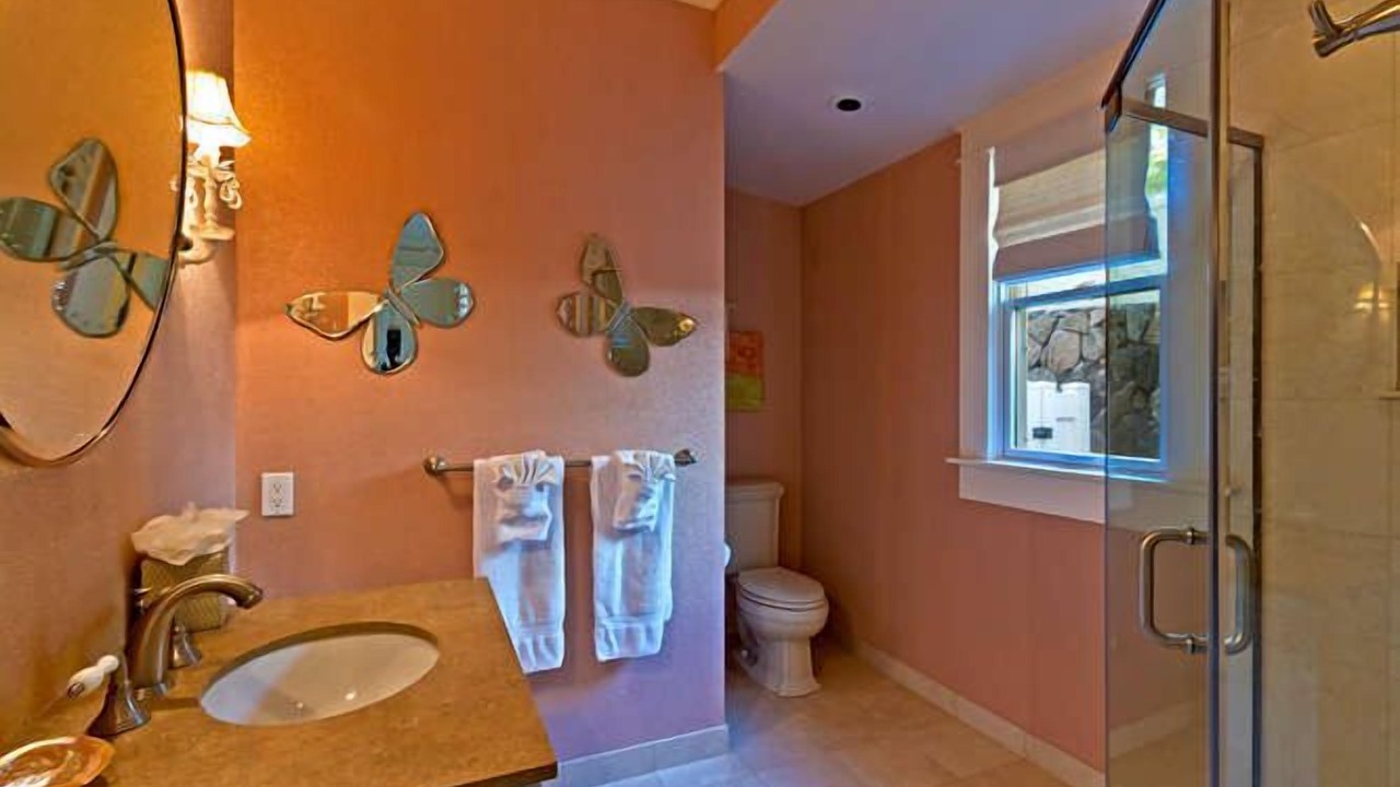 Photo of Bathroom in Waialae Iki Ridge