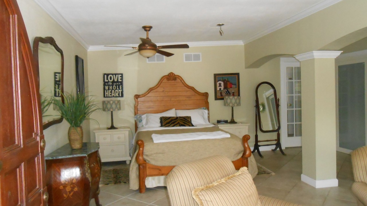 Photo of Bedroom in Ludlam