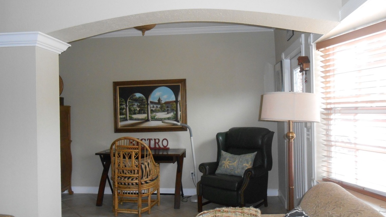 Photo of Livingroom in Ludlam