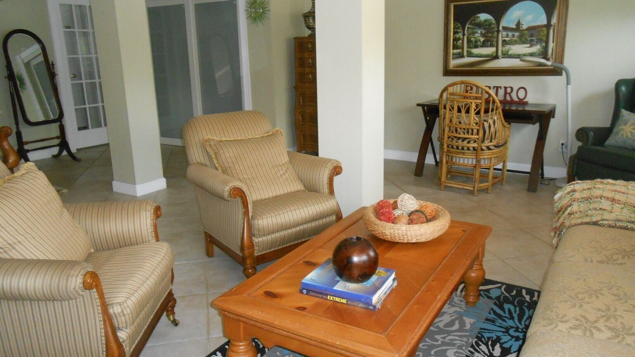 Photo of Livingroom in Ludlam