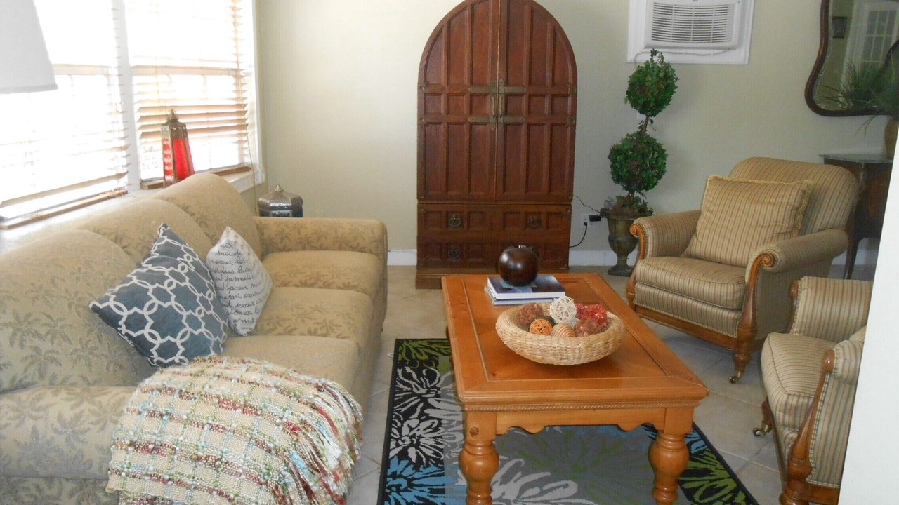 Photo of Livingroom in Ludlam