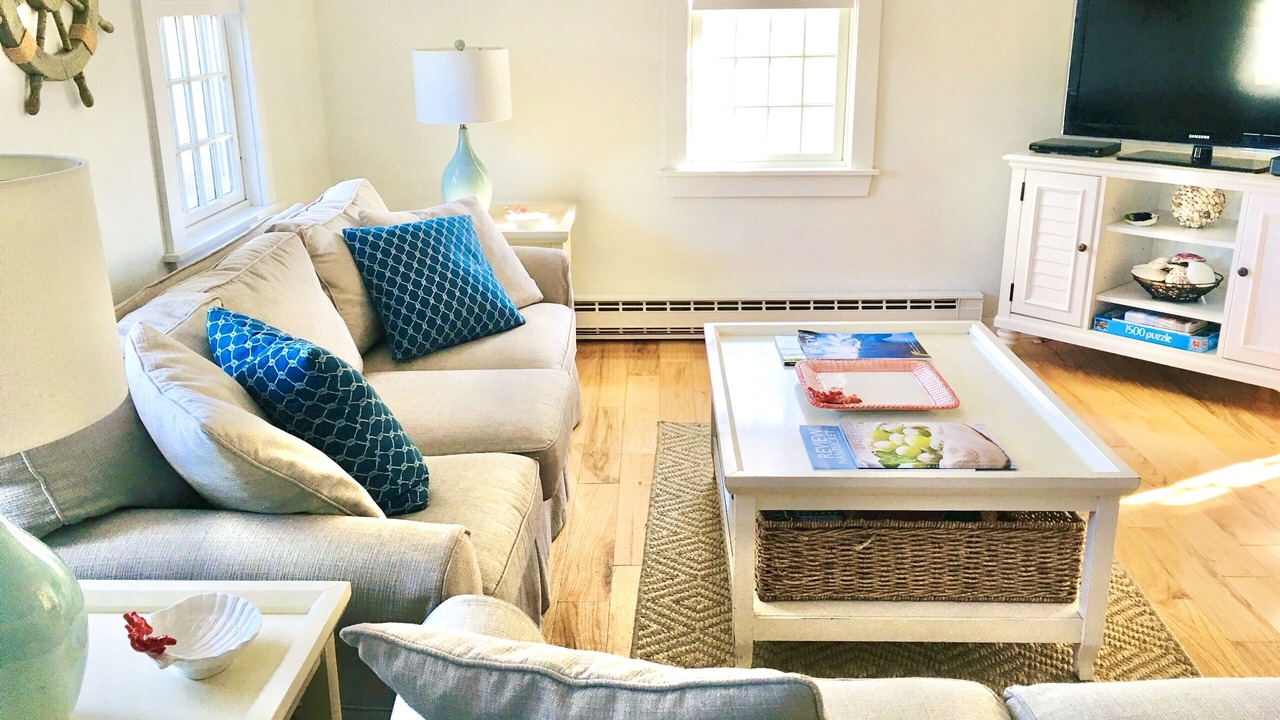 Photo of Livingroom in West of Town