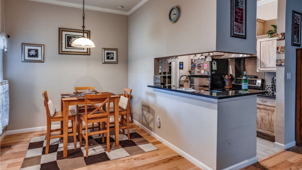 Photo of Livingroom in Far North Dallas
