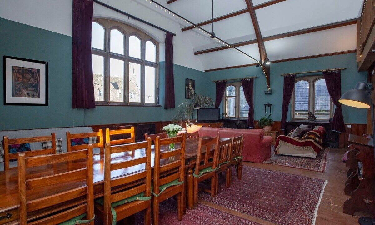 Photo of Livingroom in Box